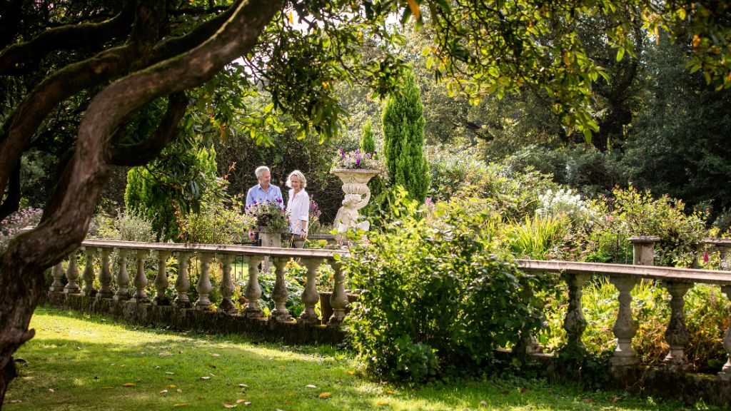 Viewing victorian gardens